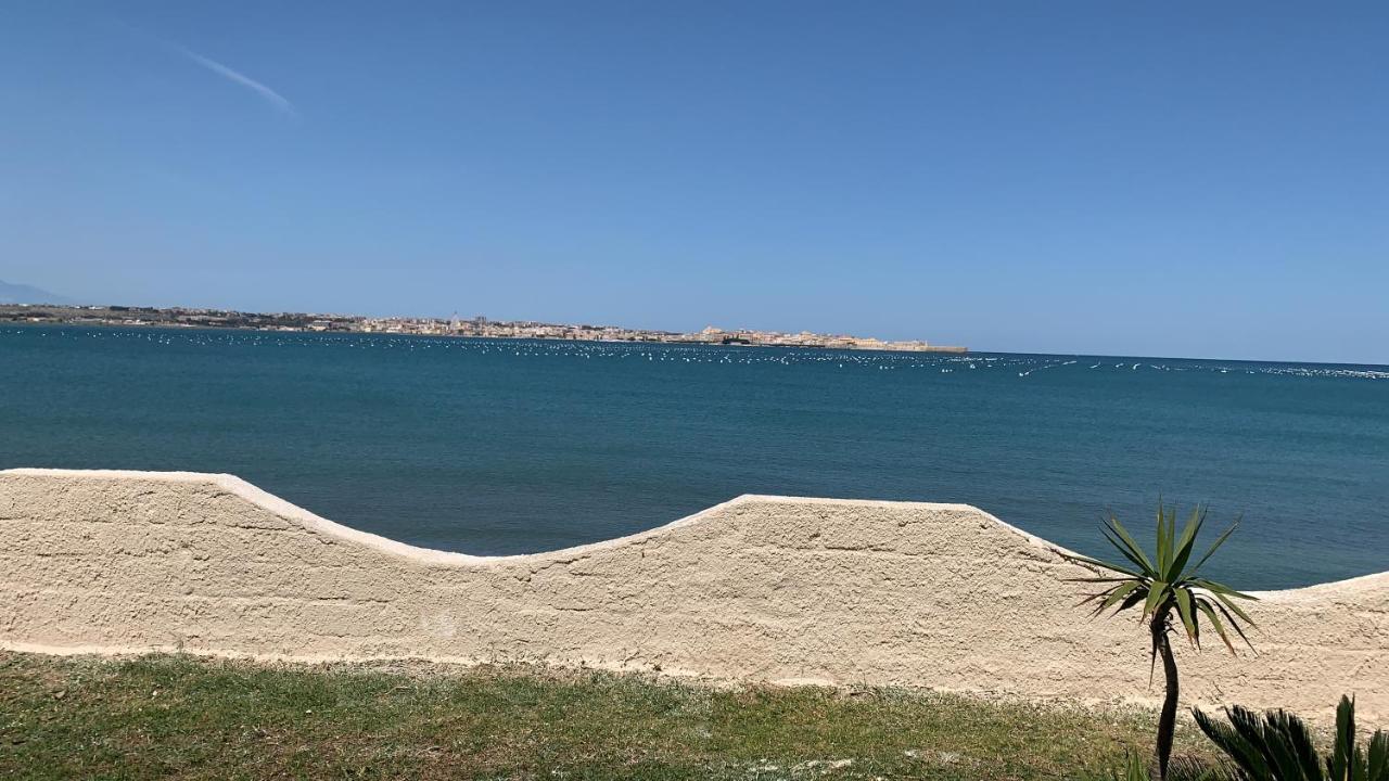 Casa Con Piscina E Vista Mare Dal Giardino Fanusa Exterior foto