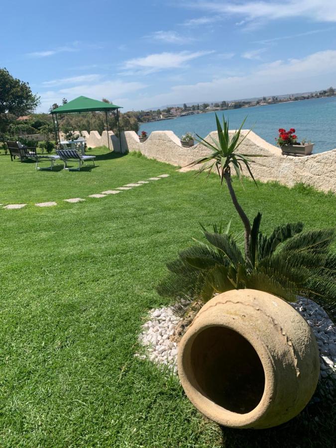 Casa Con Piscina E Vista Mare Dal Giardino Fanusa Exterior foto
